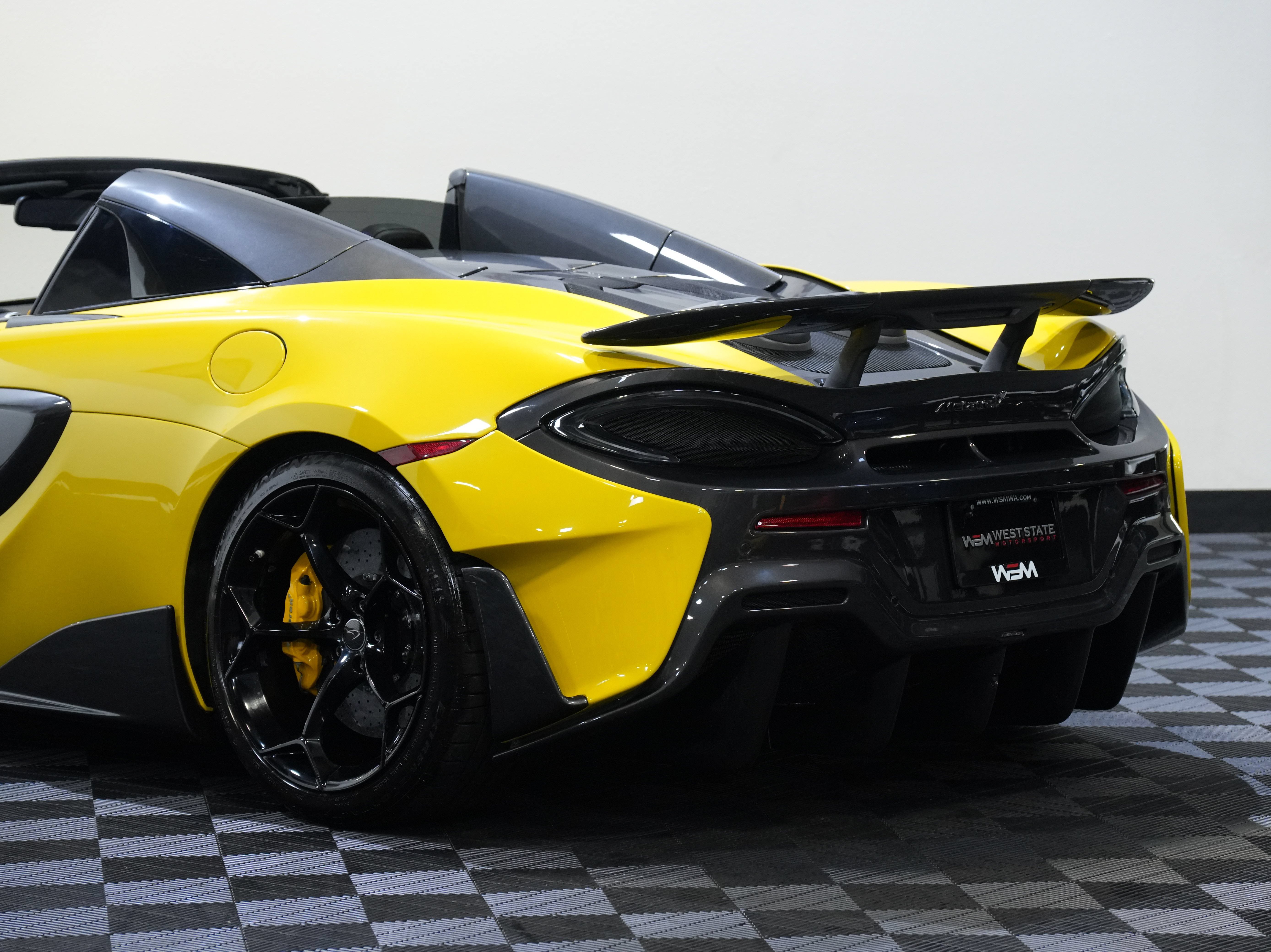 Used 2020 McLaren 600LT Spider RWD image 18