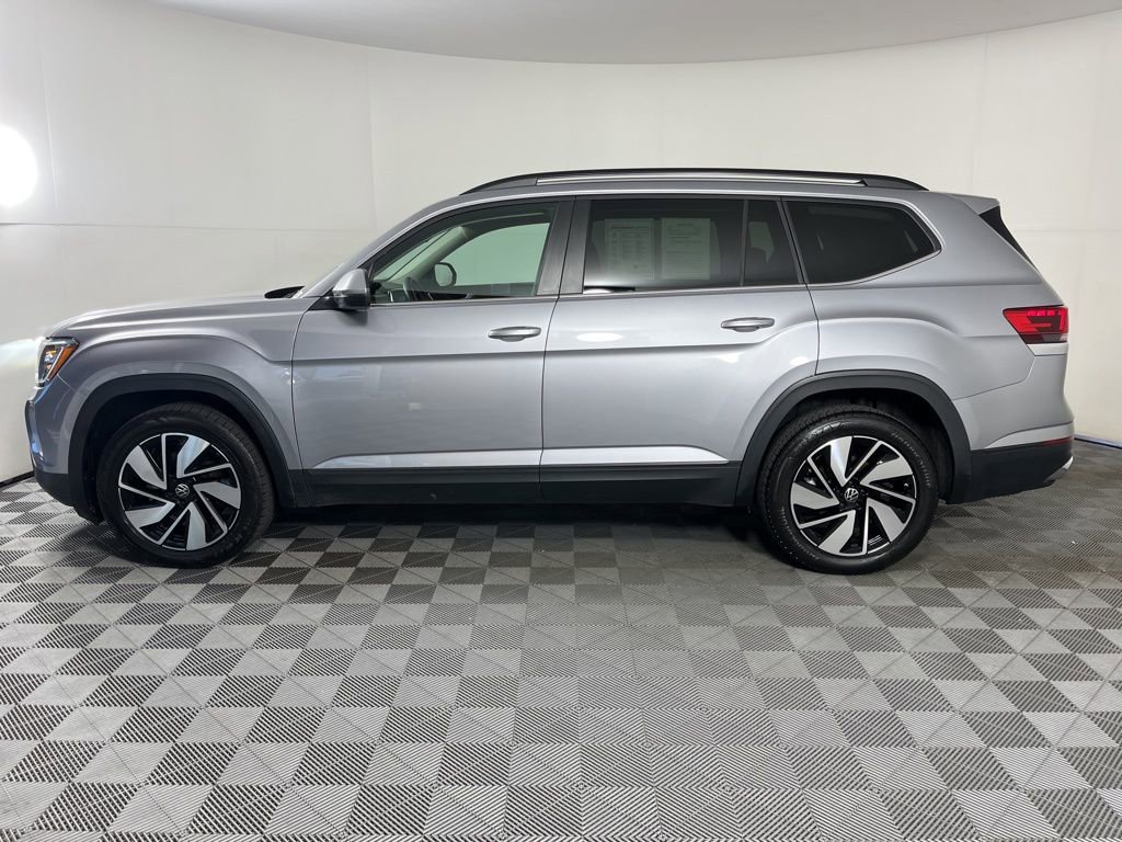 Used 2024 Volkswagen Atlas SE image 2