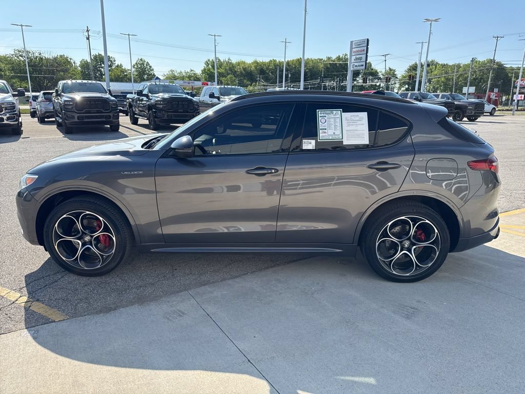 Used 2022 Alfa Romeo Stelvio Veloce AWD/4WD image 9