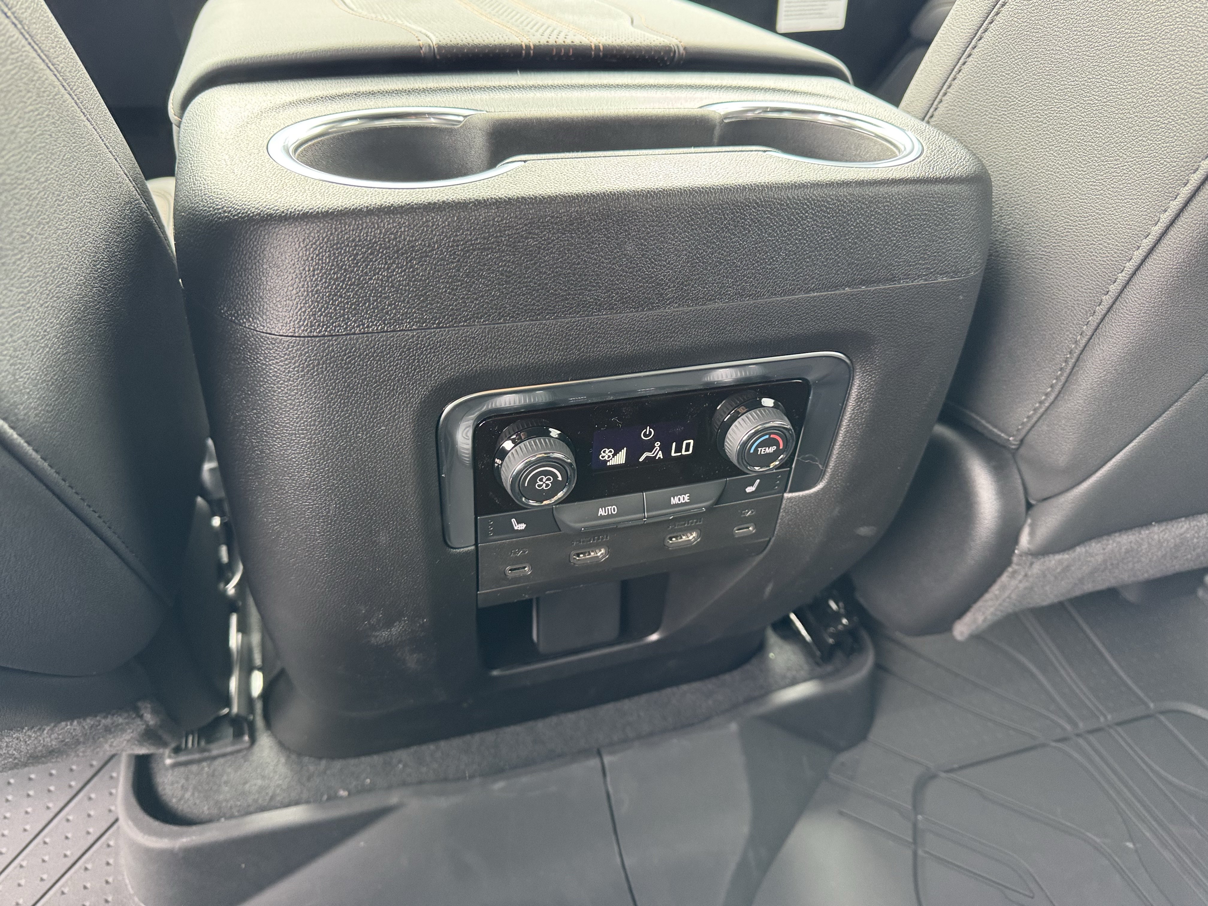 New 2026 Chevrolet Tahoe High Country AWD/4WD image 17