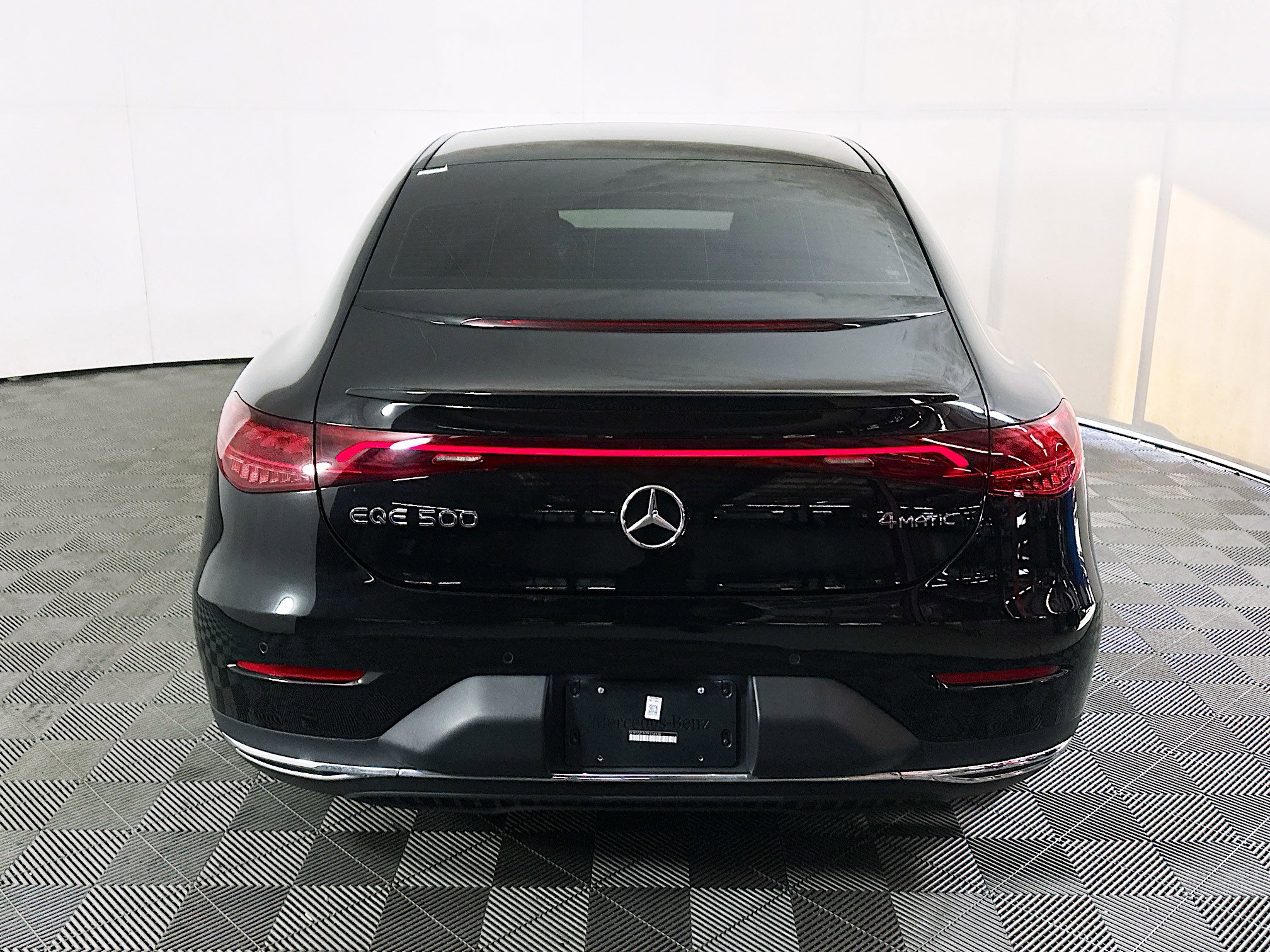 Used 2023 Mercedes-Benz EQE 500 4MATIC Sedan image 4