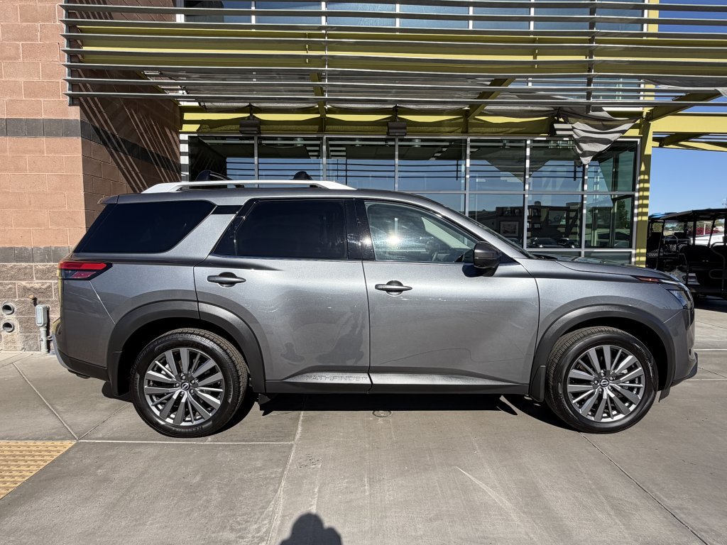 Used 2025 Nissan Pathfinder SL w/ SL Premium Package FWD image 9