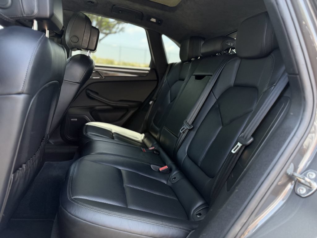 Used 2018 Porsche Macan Turbo AWD/4WD image 14