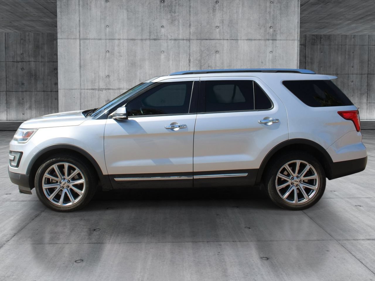 Used 2016 Ford Explorer Limited AWD/4WD image 2