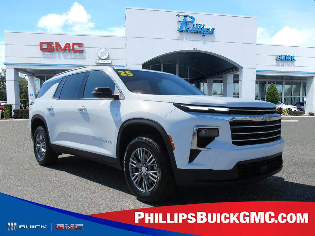 Used 2025 Chevrolet Traverse LT image 1