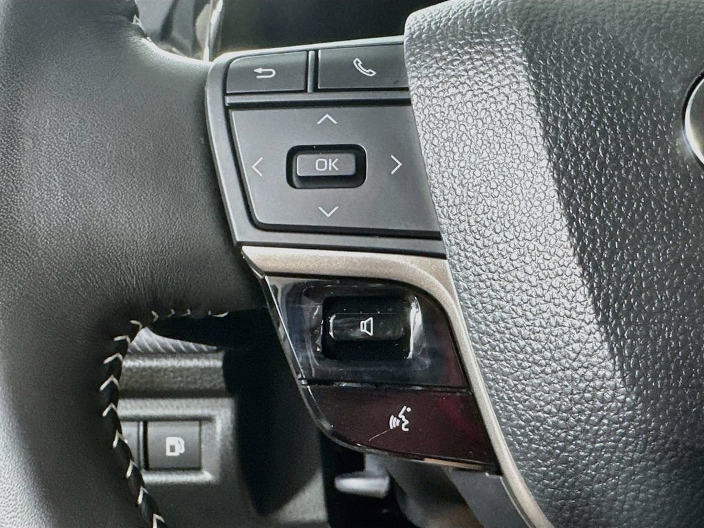 Used 2025 Toyota Camry SE FWD image 22