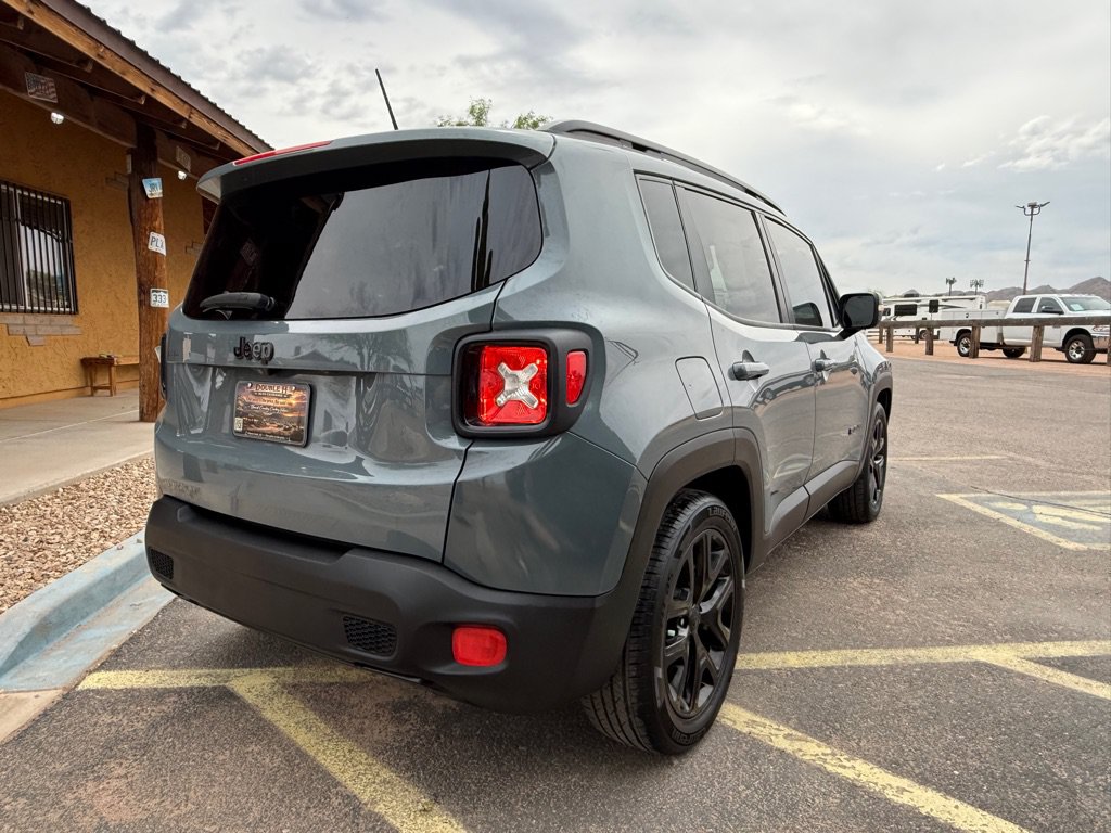 Used 2017 Jeep Renegade Altitude FWD image 7