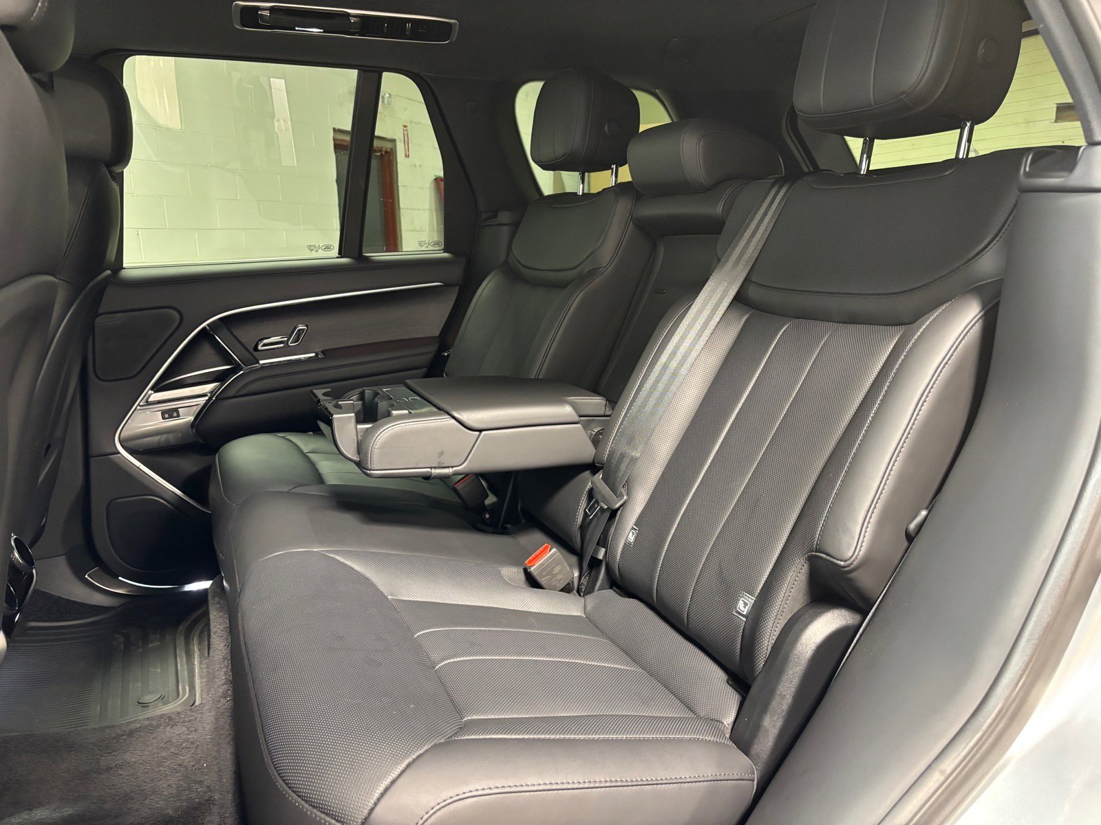 Used 2025 Land Rover Range Rover SE AWD/4WD image 26