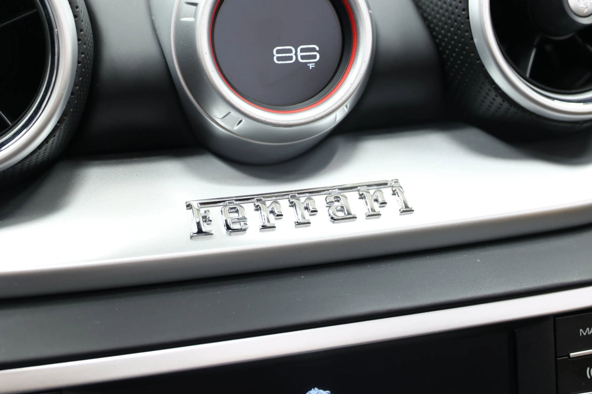 Used 2015 Ferrari California T image 37