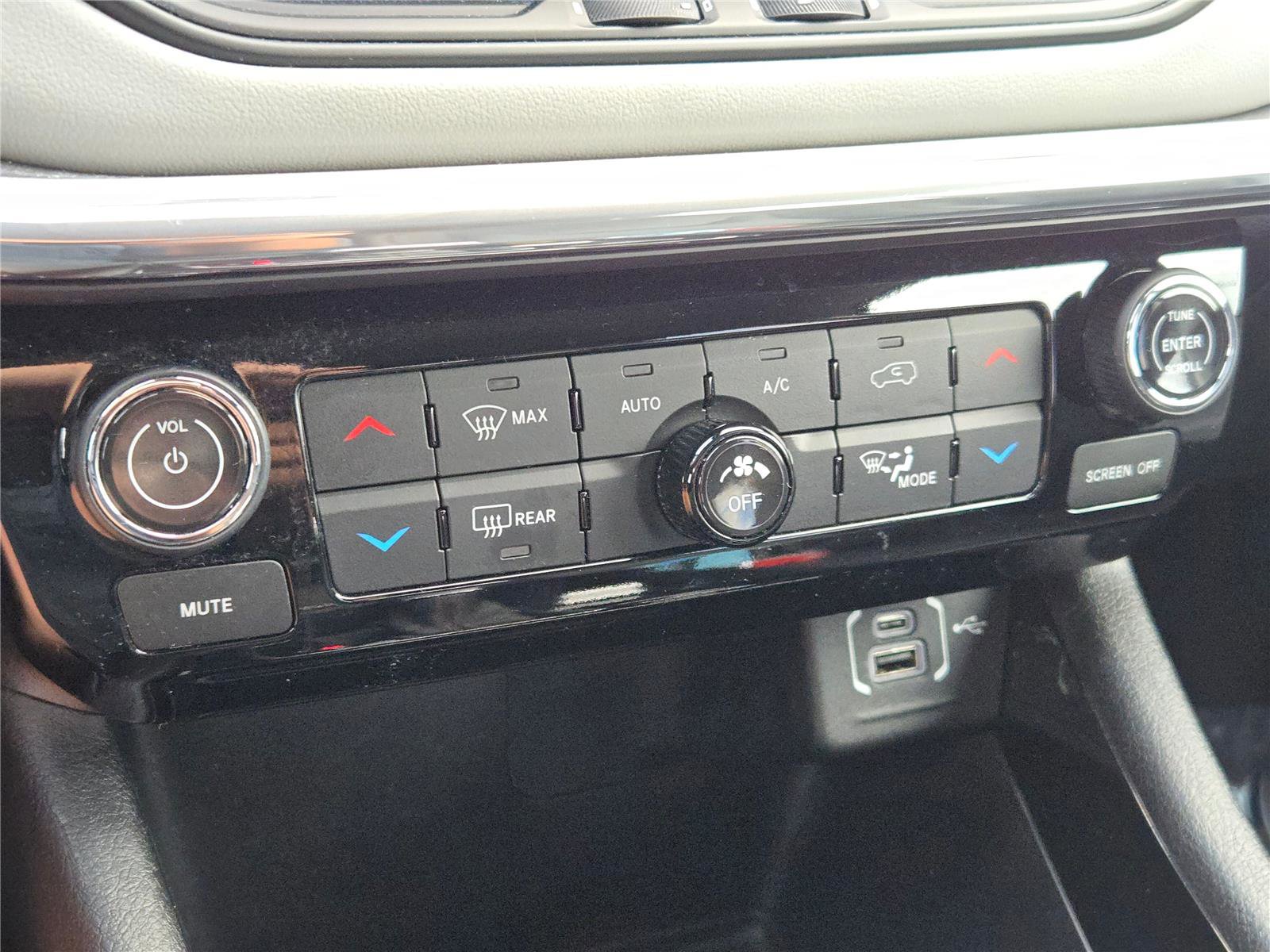 Used 2022 Jeep Compass Limited image 31