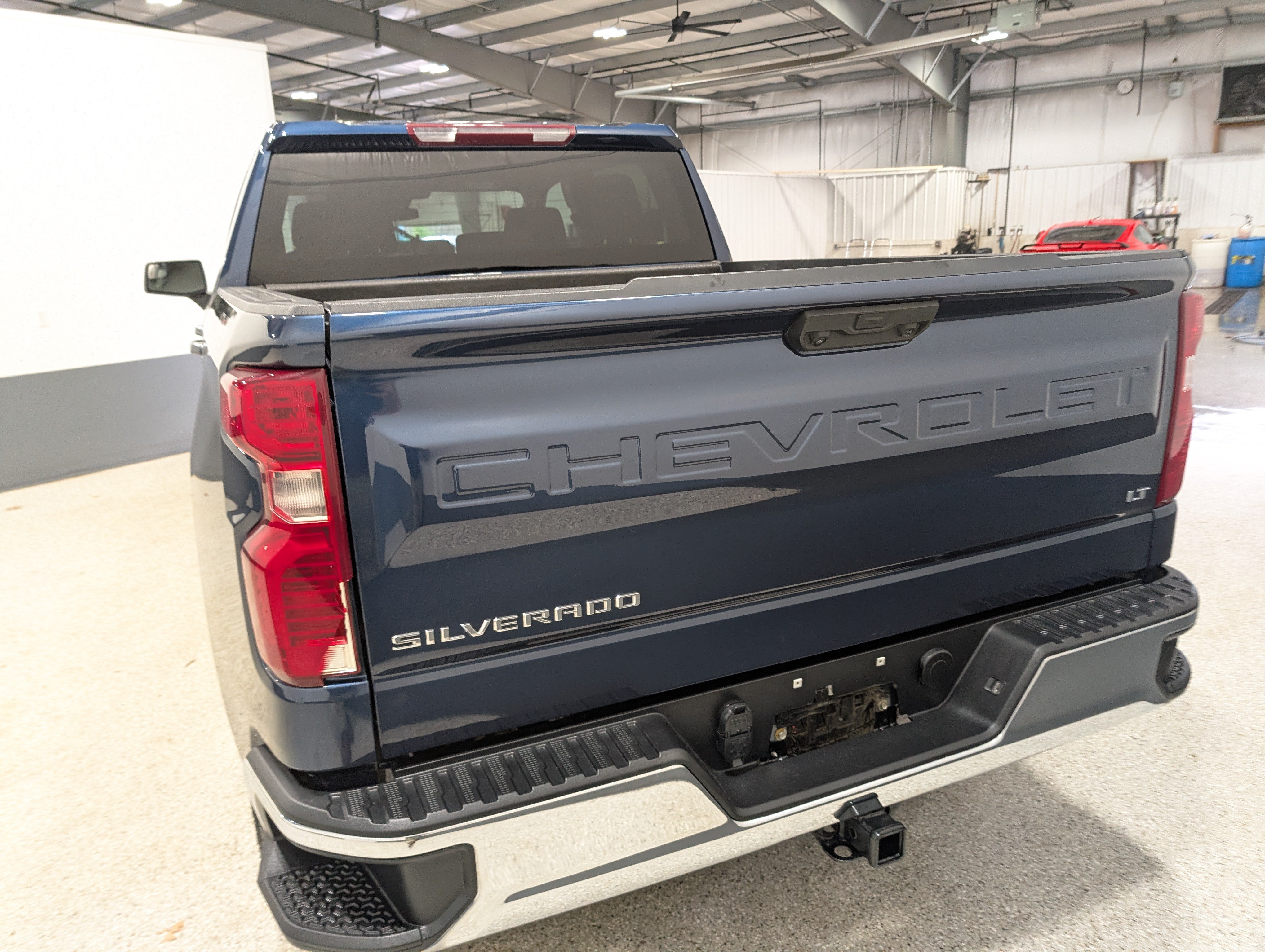 Used 2022 Chevrolet Silverado 1500 LT AWD/4WD image 4