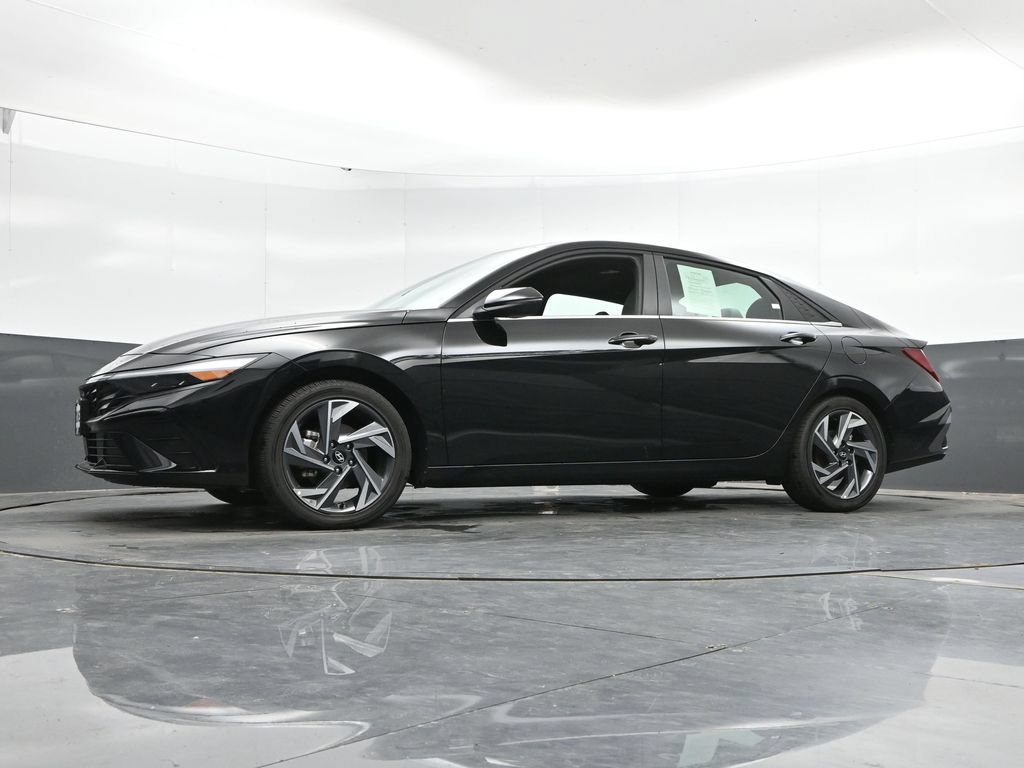 Certified 2026 Hyundai Elantra Limited w/ Cargo Package FWD image 46