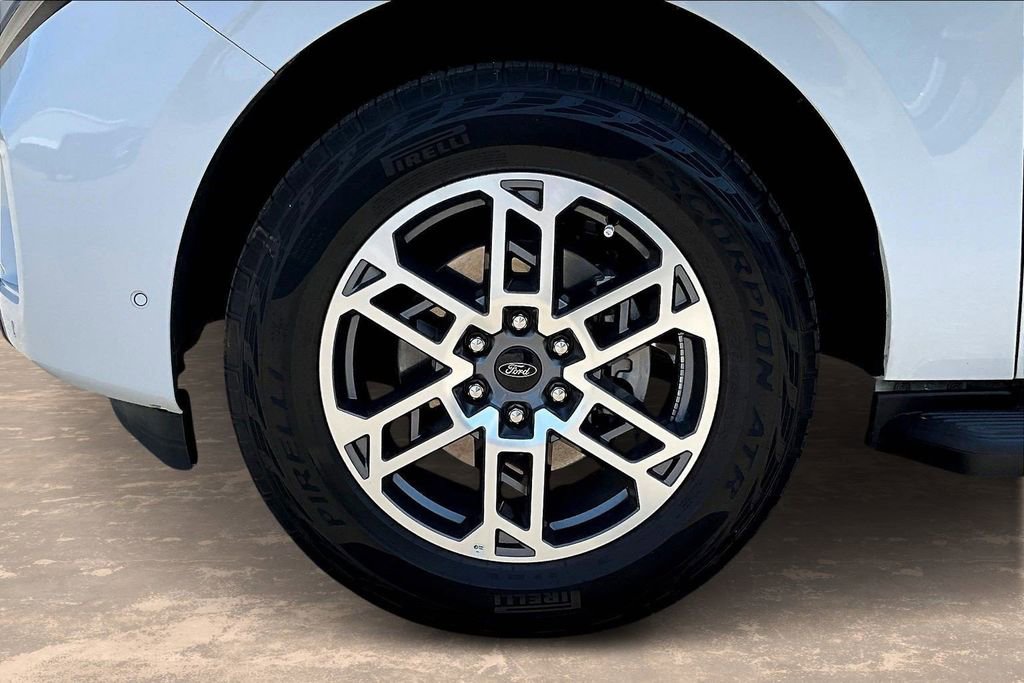 Used 2025 Ford Expedition Max Active AWD/4WD image 36