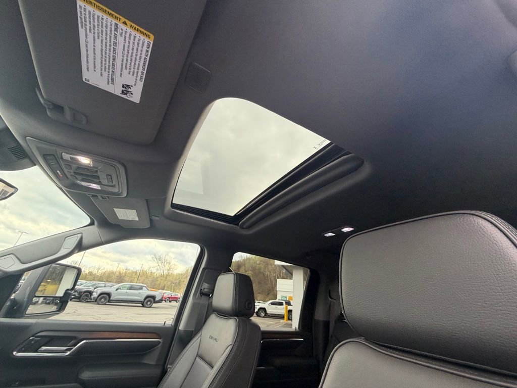 Used 2024 GMC Sierra 3500 Denali w/ Denali Reserve Package AWD/4WD image 32