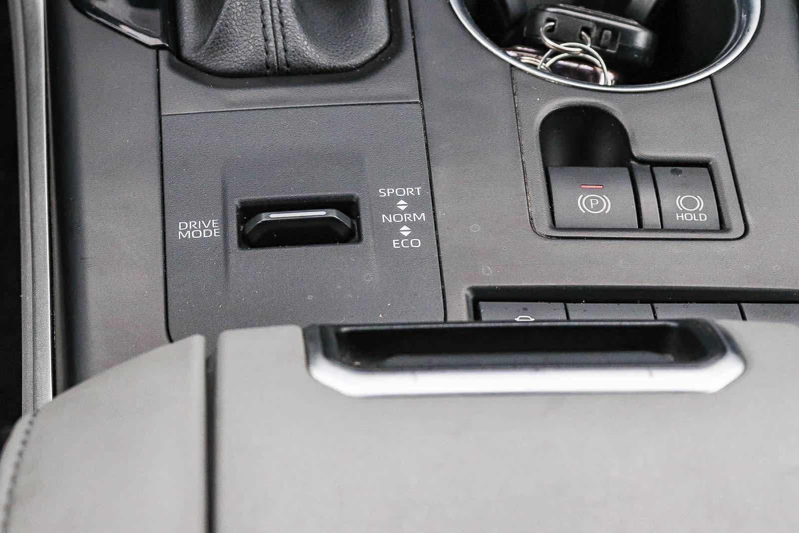 Used 2021 Toyota Highlander XLE AWD/4WD image 25