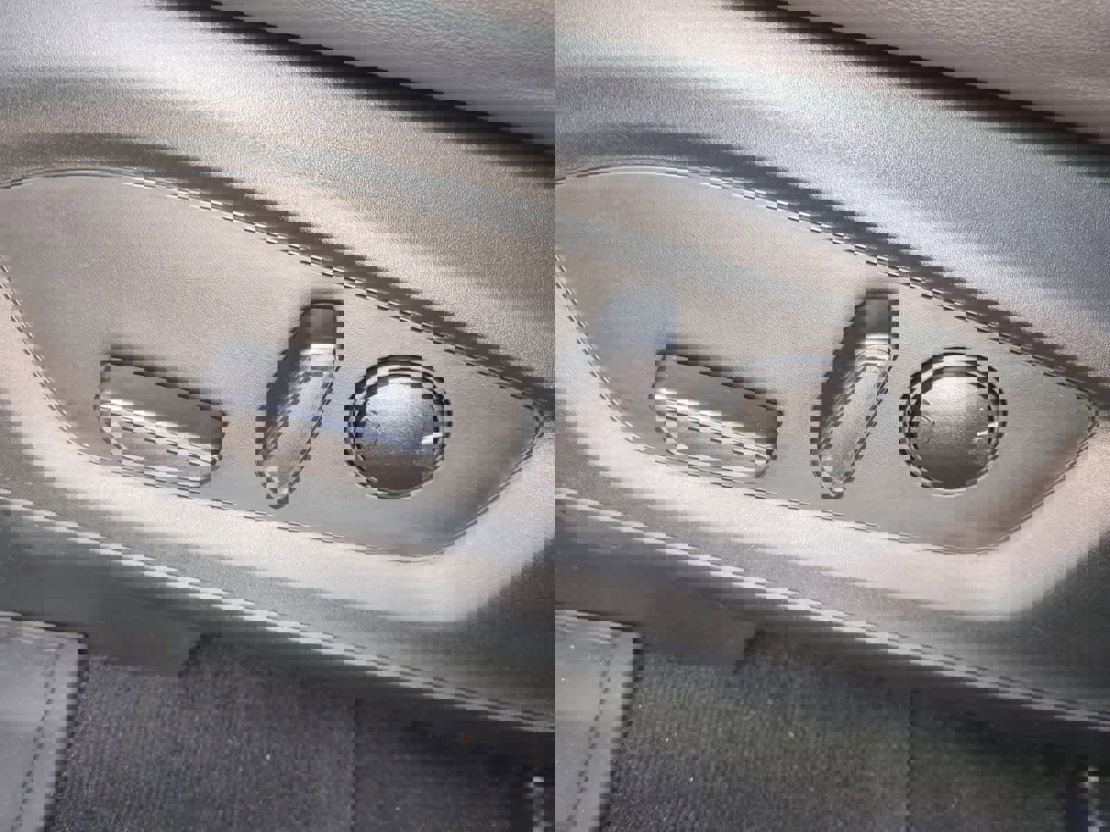 Used 2023 Ford Explorer XLT w/ Equipment Group 202A image 17