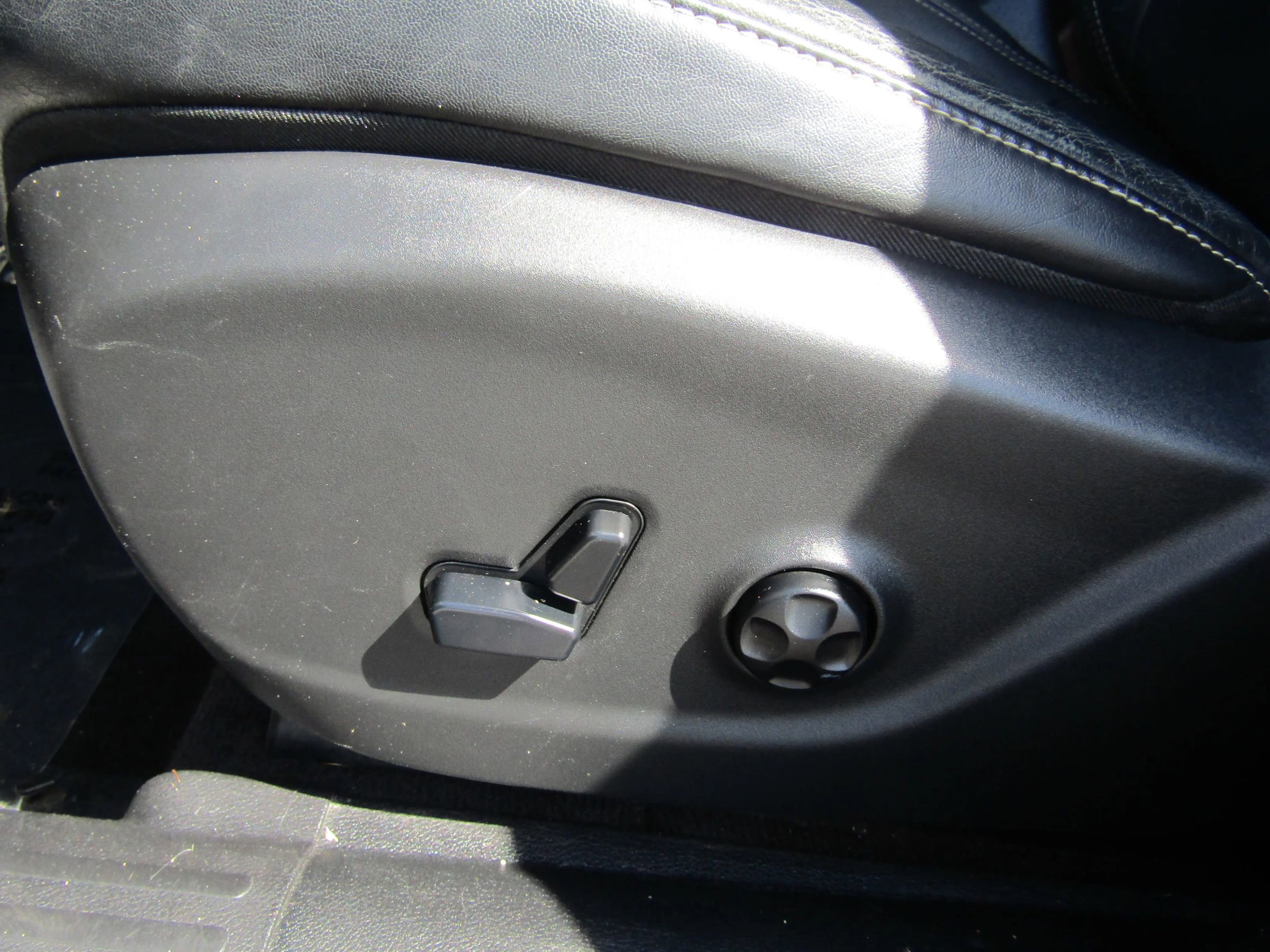 Used 2015 Jeep Cherokee Limited image 23