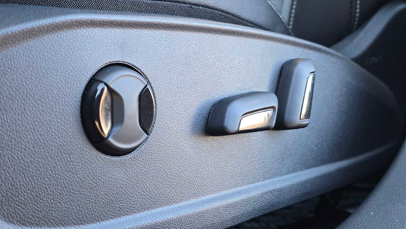 Used 2025 Volkswagen Jetta SE image 27