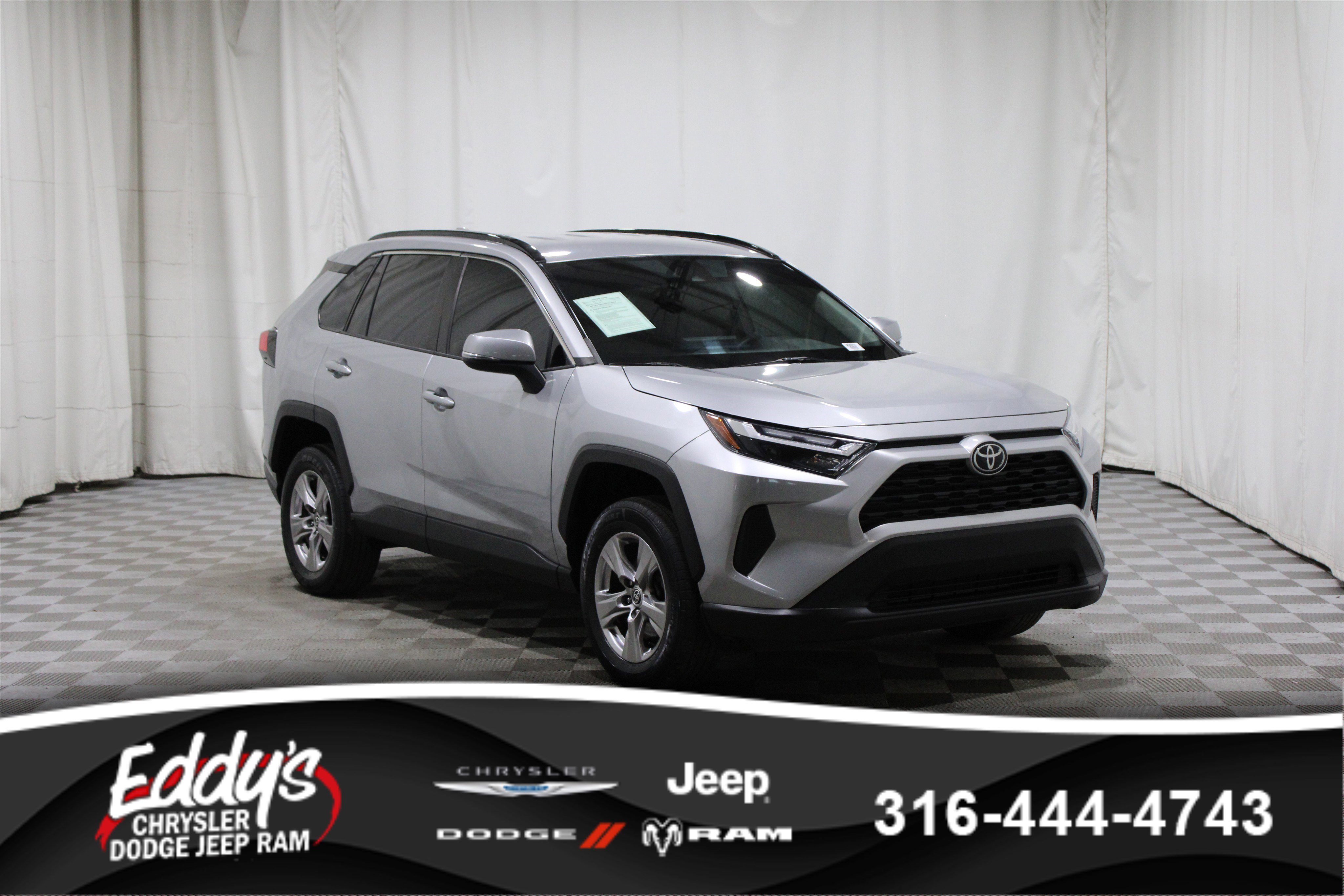 Used 2022 Toyota RAV4 XLE image 1