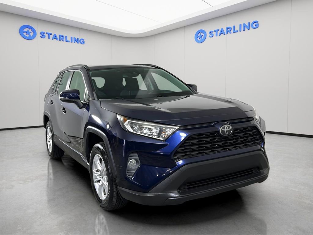 Used 2019 Toyota RAV4 XLE w/ Convenience Package FWD image 14