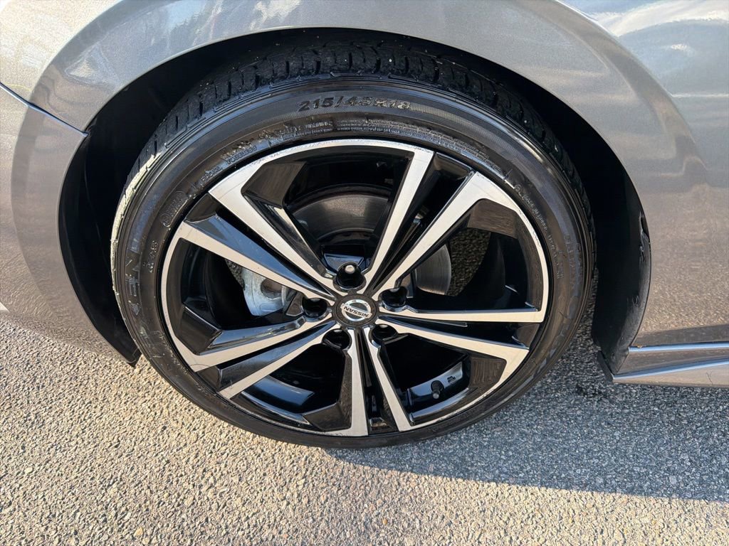 Used 2021 Nissan Sentra SR w/ SR Premium Package image 10