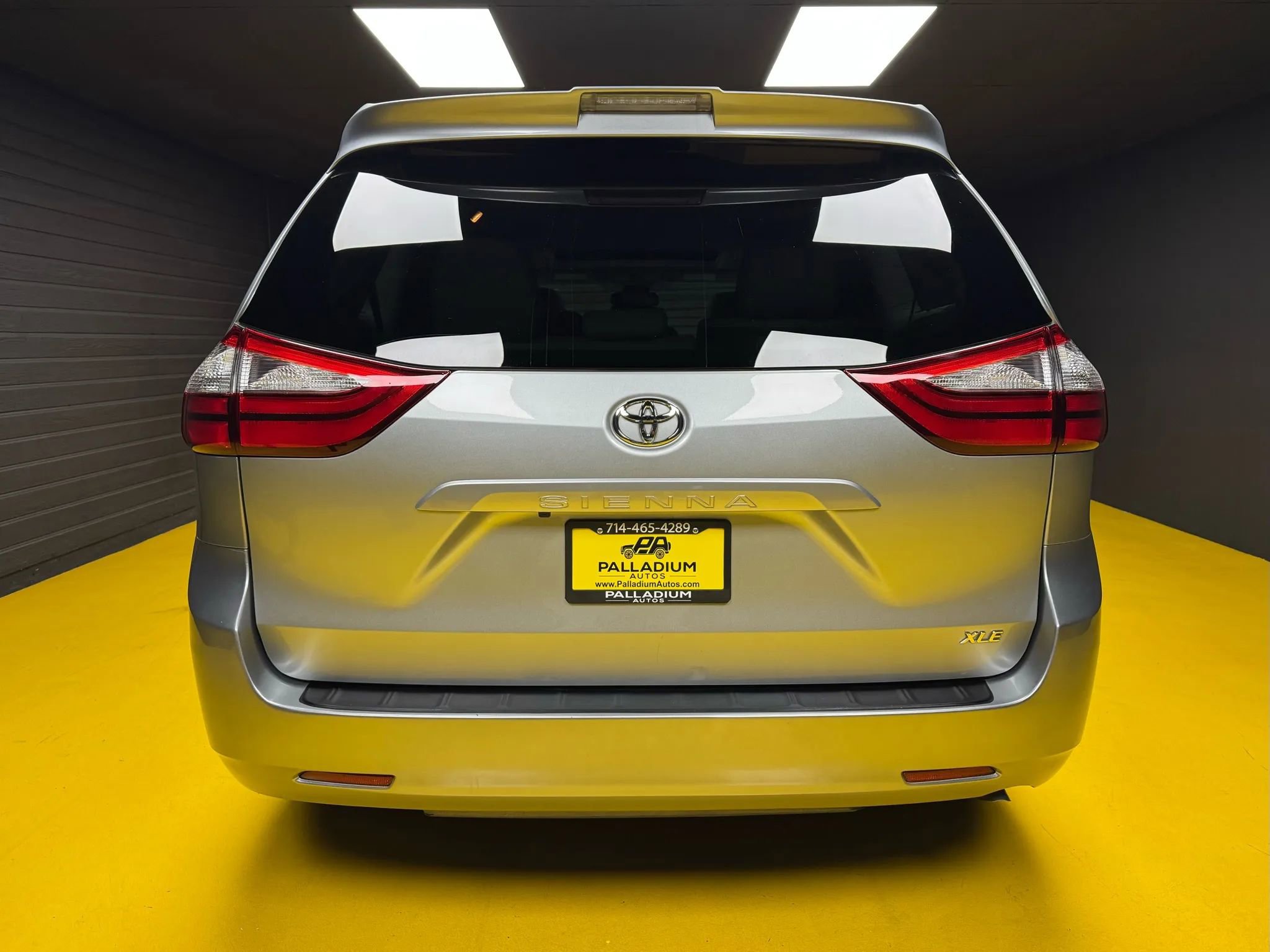 Used 2019 Toyota Sienna XLE FWD image 5