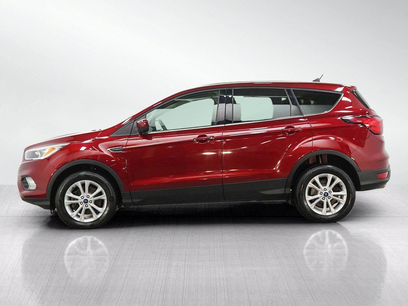 Used 2019 Ford Escape SE AWD/4WD image 2