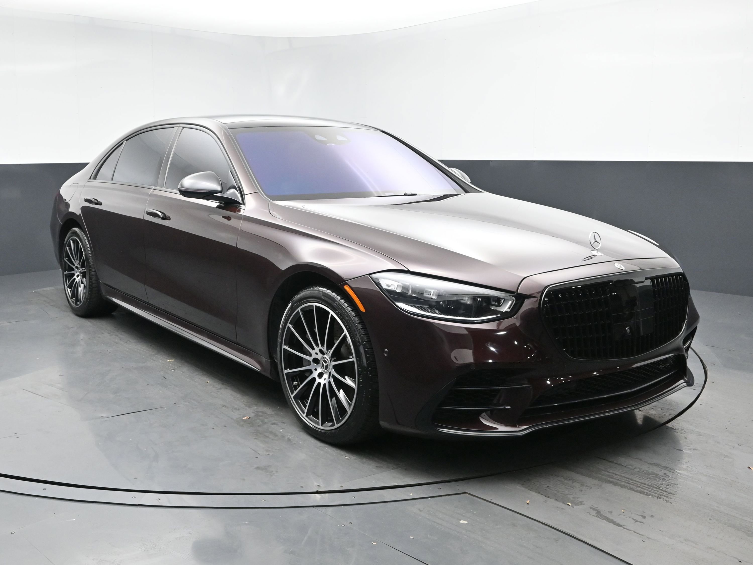Used 2021 Mercedes-Benz S 580 4MATIC Sedan image 2