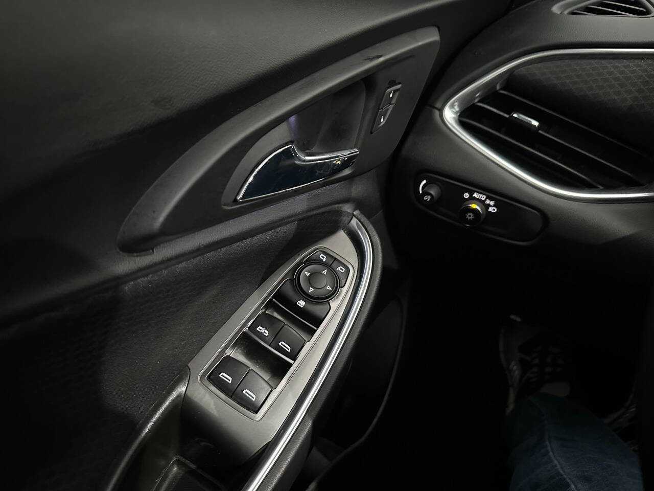 Used 2016 Chevrolet Malibu LT image 18