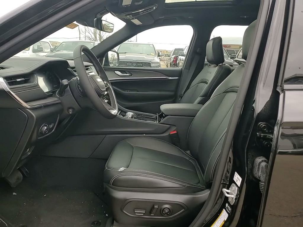 New 2025 Jeep Grand Cherokee L Overland w/ Trailer Tow Package image 25