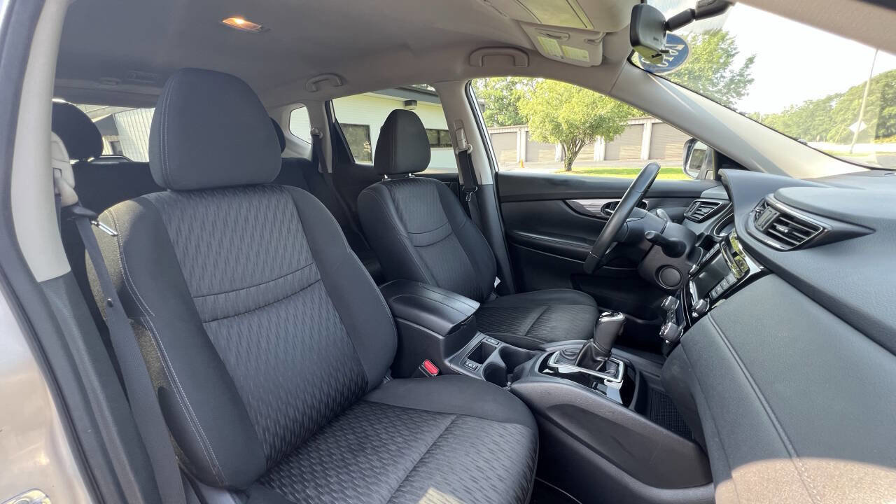 Used 2018 Nissan Rogue SV w/ Premium Package image 28