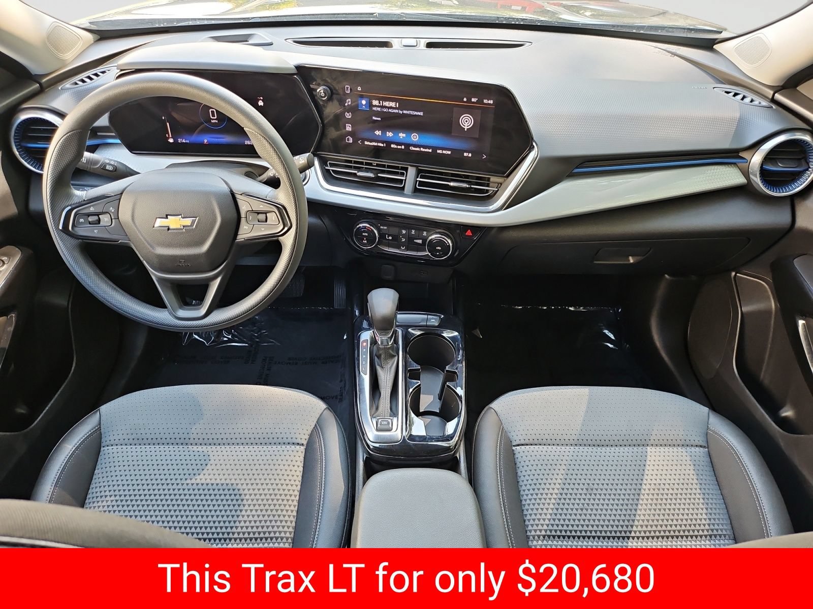 Used 2025 Chevrolet Trax LT FWD image 16