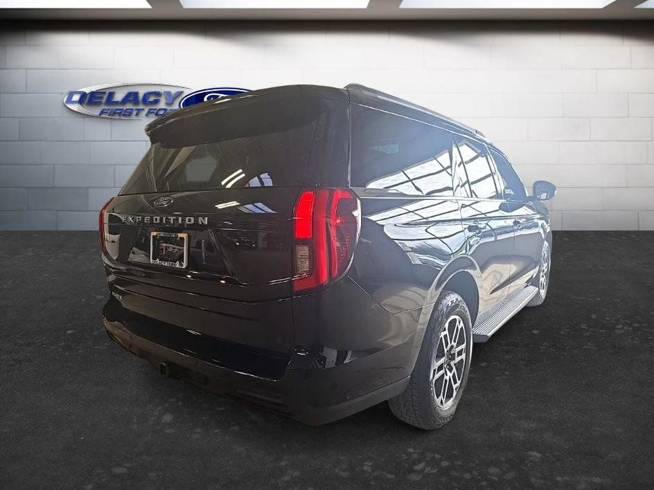 Used 2025 Ford Expedition Active image 7