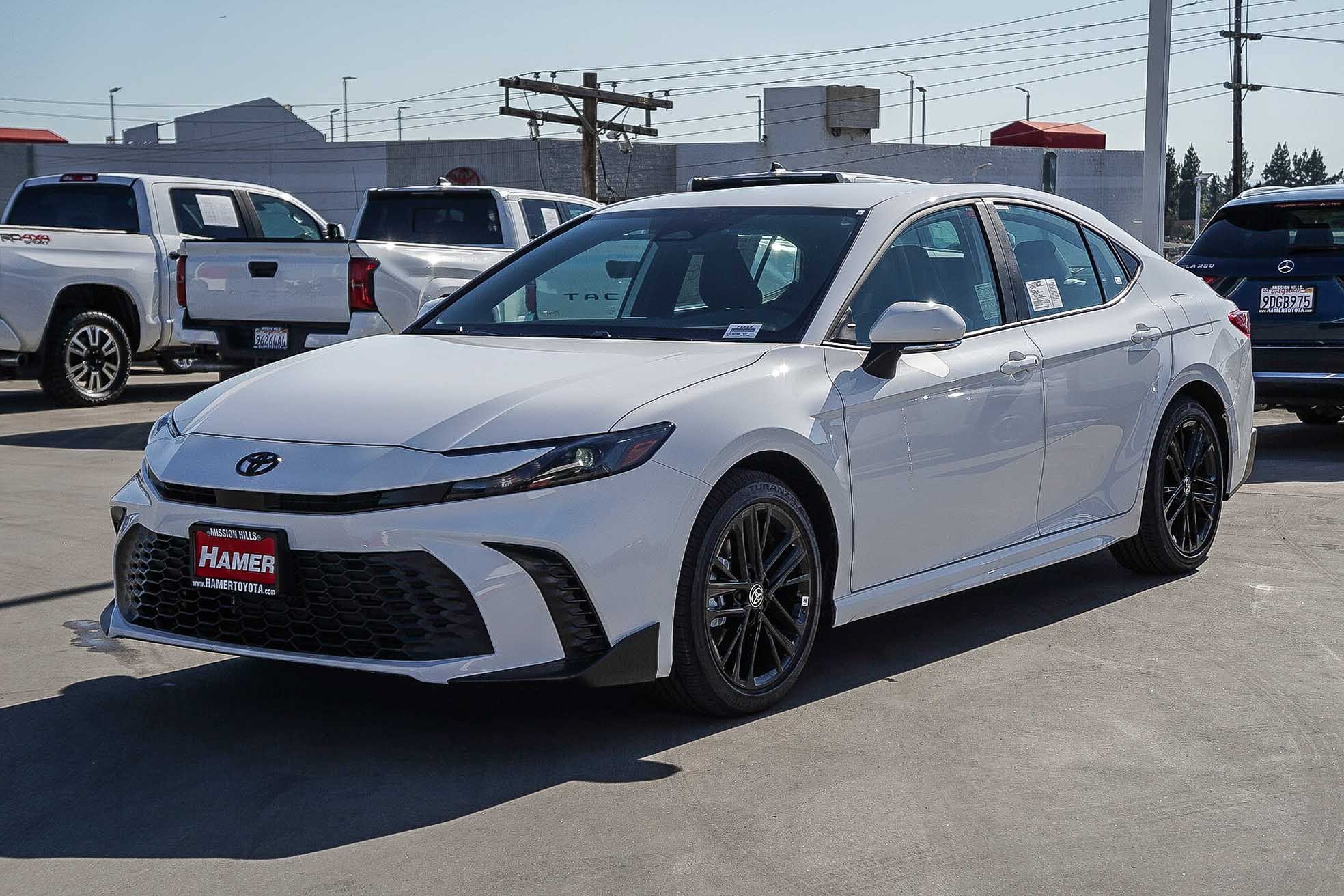 New 2026 Toyota Camry SE FWD image 3