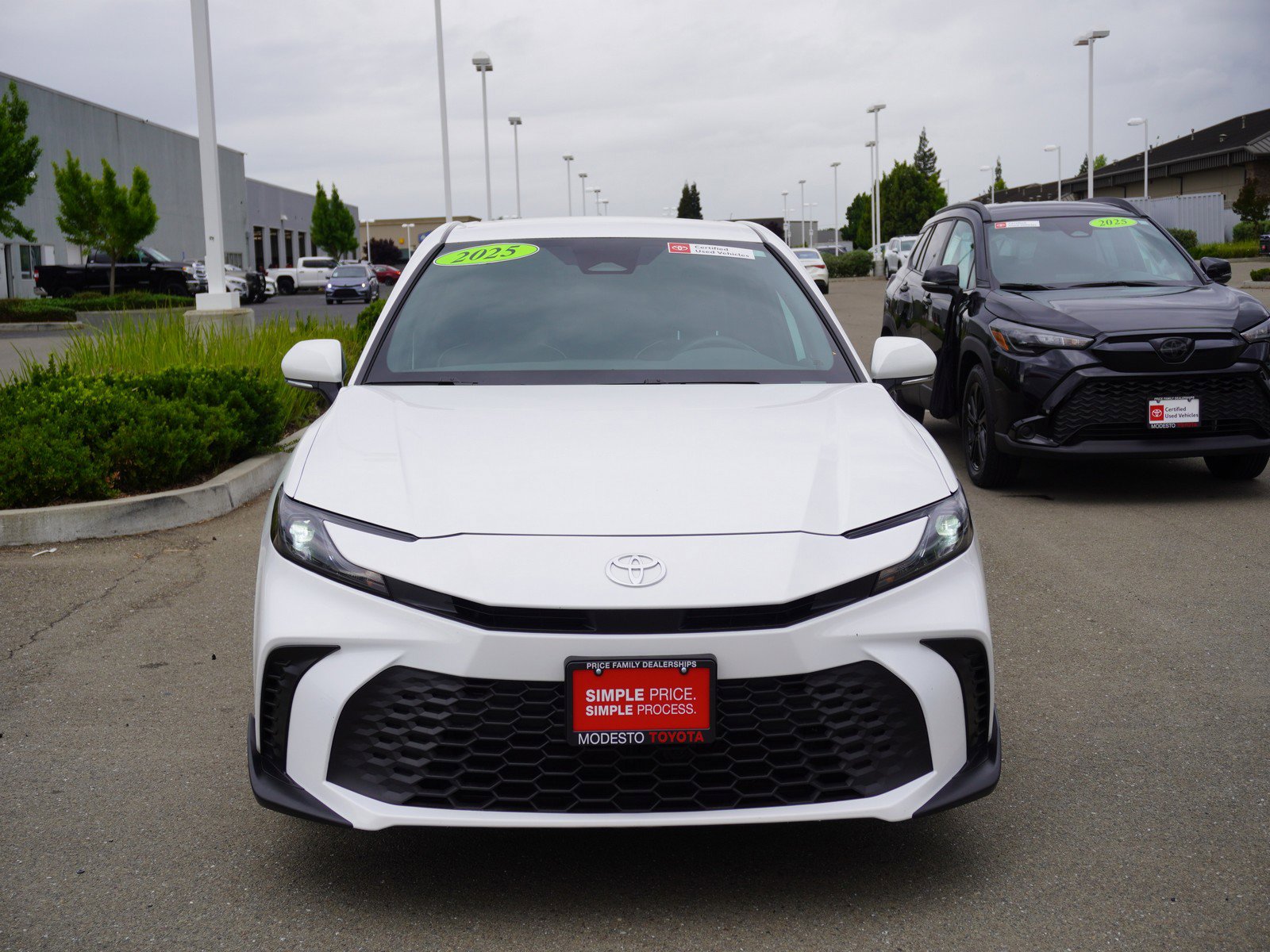 Used 2025 Toyota Camry SE FWD image 4