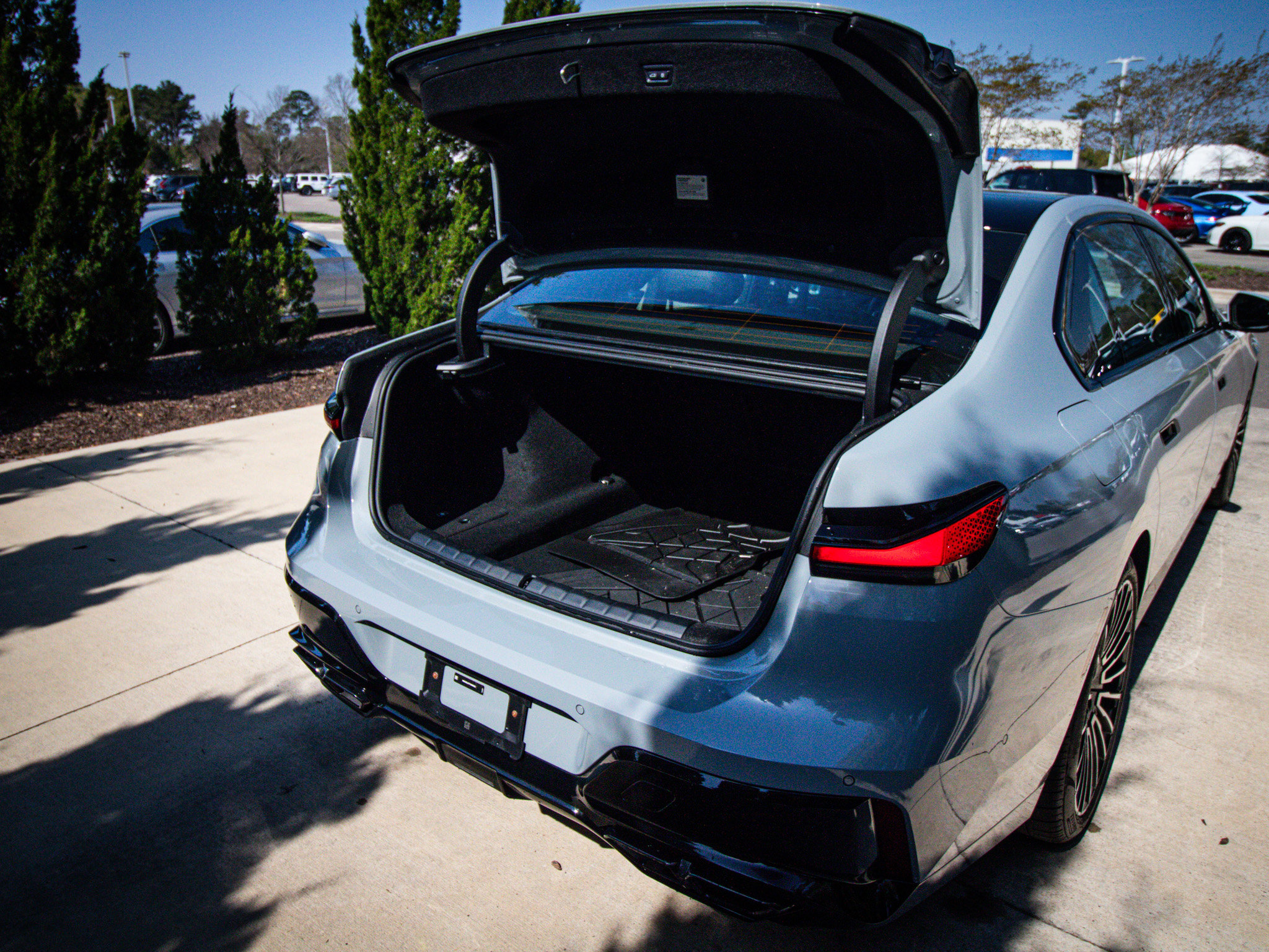 Used 2026 BMW 760i xDrive w/ Executive Package image 32