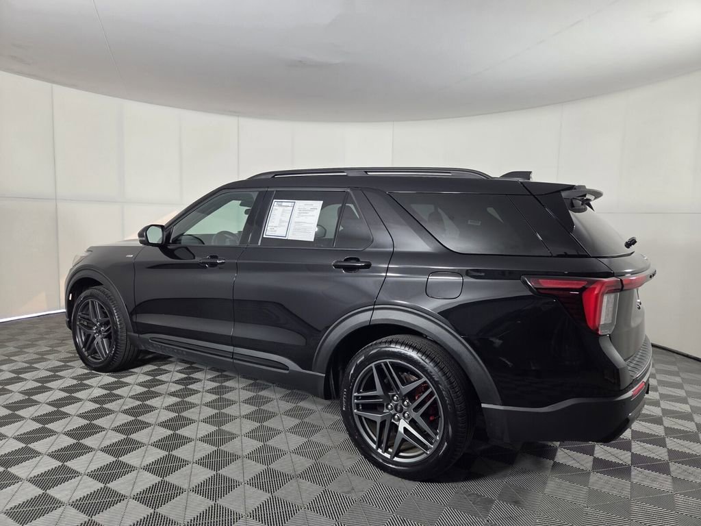 Used 2025 Ford Explorer ST-Line w/ ST-Line Street Pack image 7
