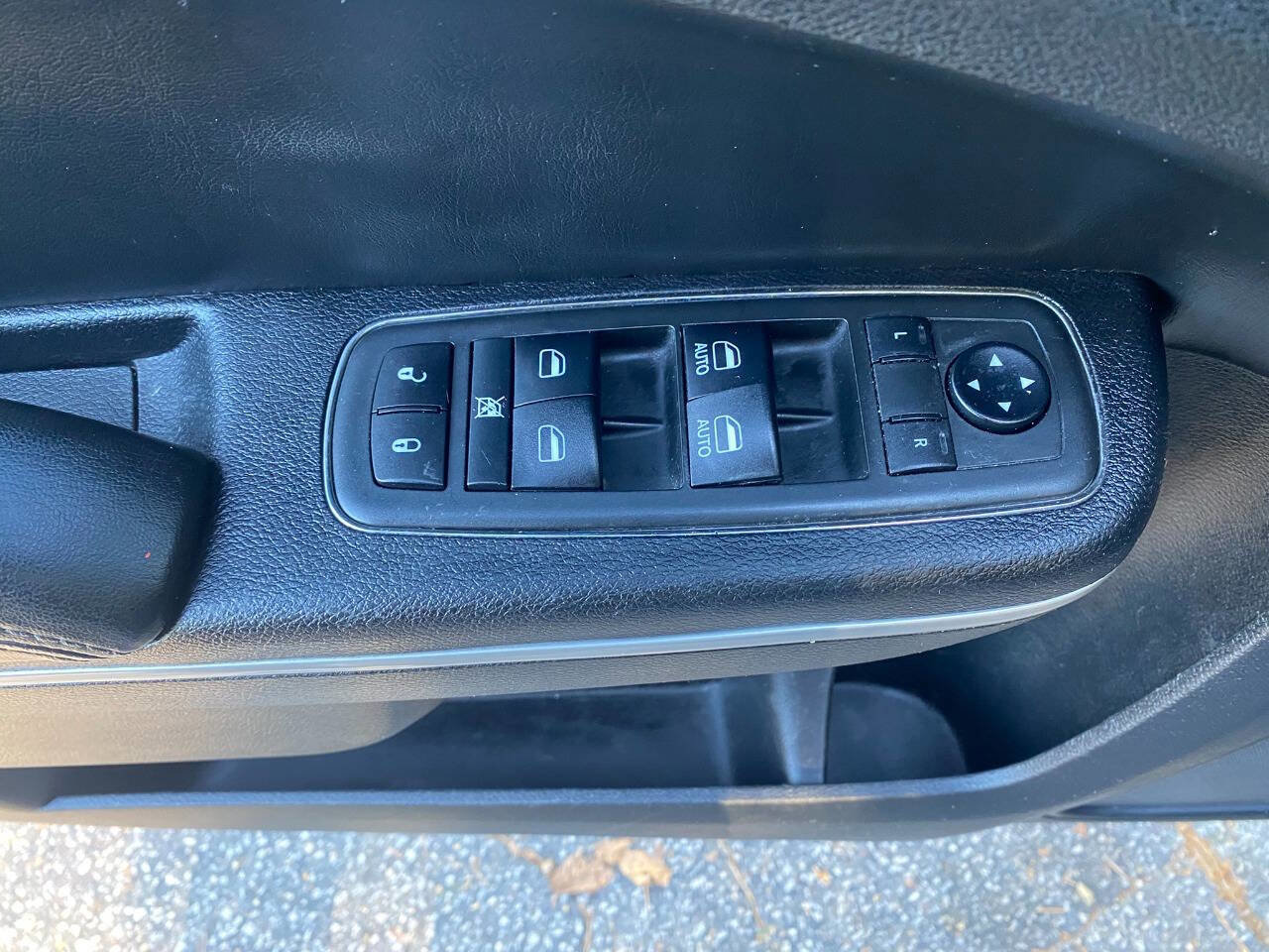 Used 2019 Chrysler 300 S image 16