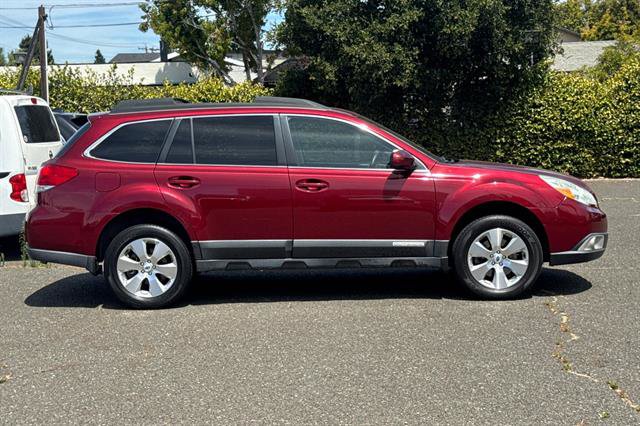 Used 2012 Subaru Outback 3.6R Limited w/ Moonroof Pkg AWD/4WD image 2