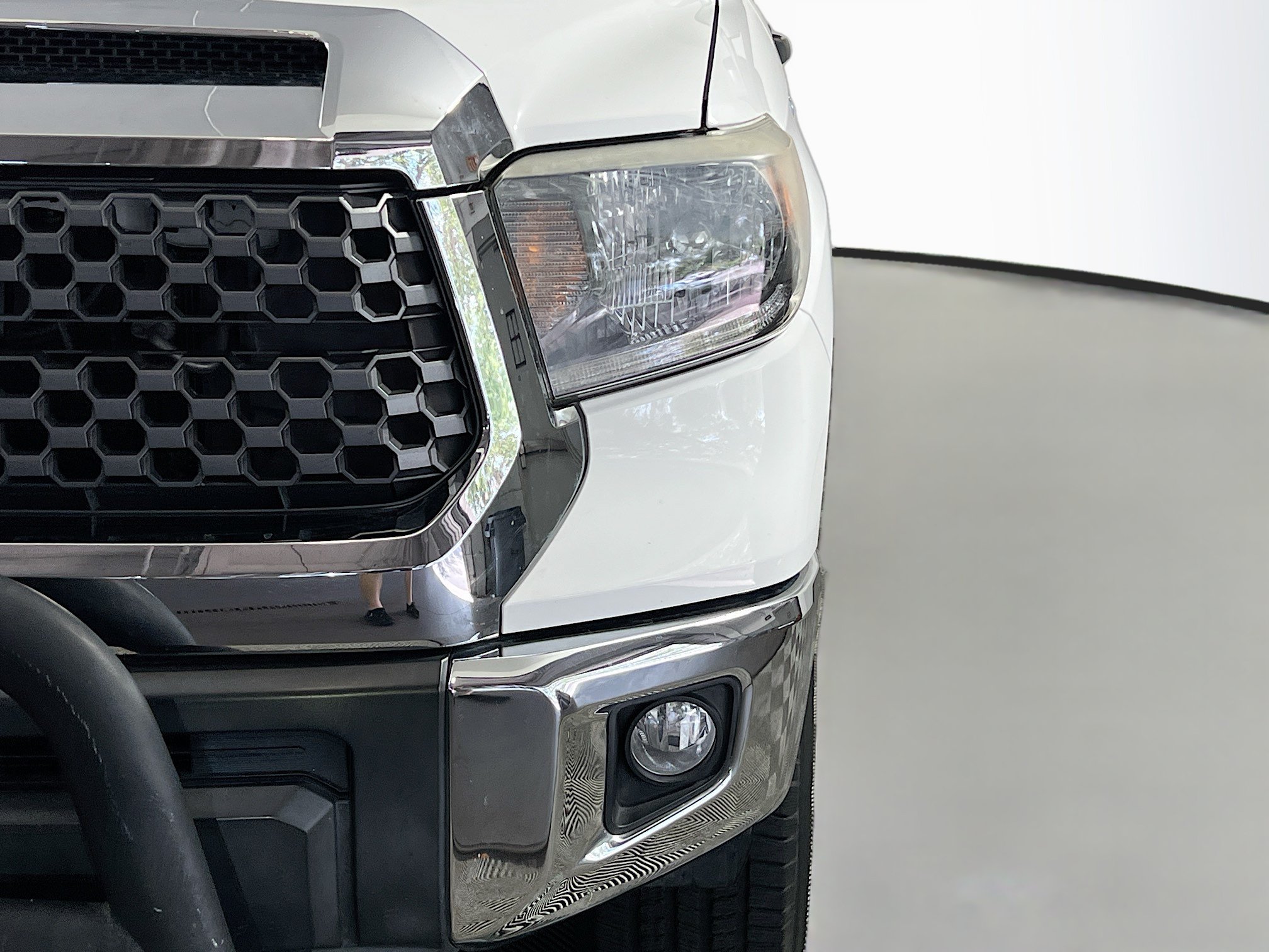 Used 2018 Toyota Tundra SR5 w/ SR5 Upgrade Package AWD/4WD image 11