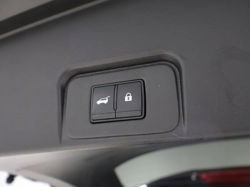 Used 2025 Nissan Rogue SV AWD/4WD image 21