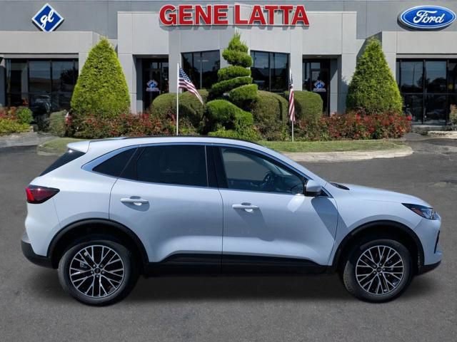 New 2026 Ford Escape SE image 9