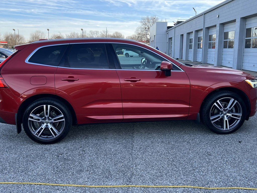 Used 2018 Volvo XC60 T5 Momentum w/ Convenience Package image 3