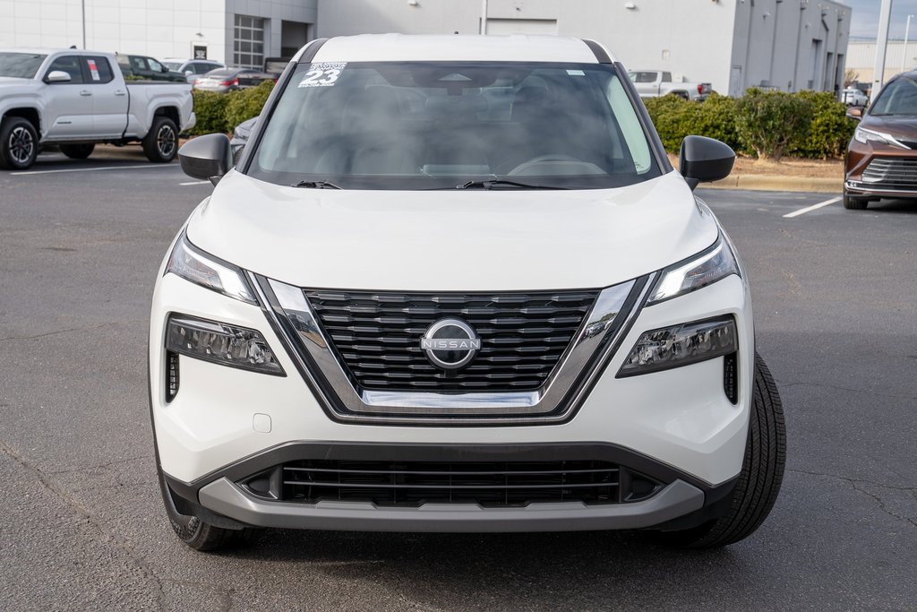 Used 2023 Nissan Rogue S image 2