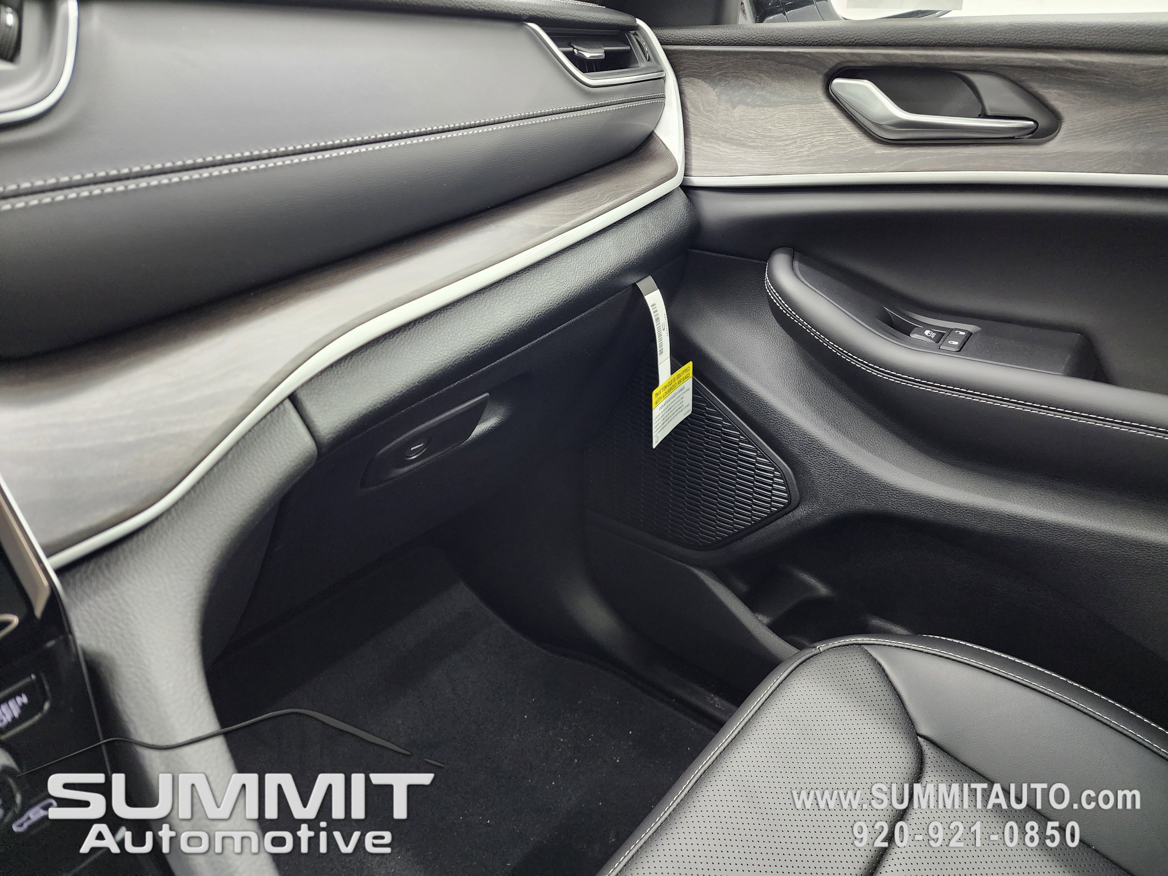 New 2025 Jeep Grand Cherokee Limited w/ Luxury Tech Group II image 14