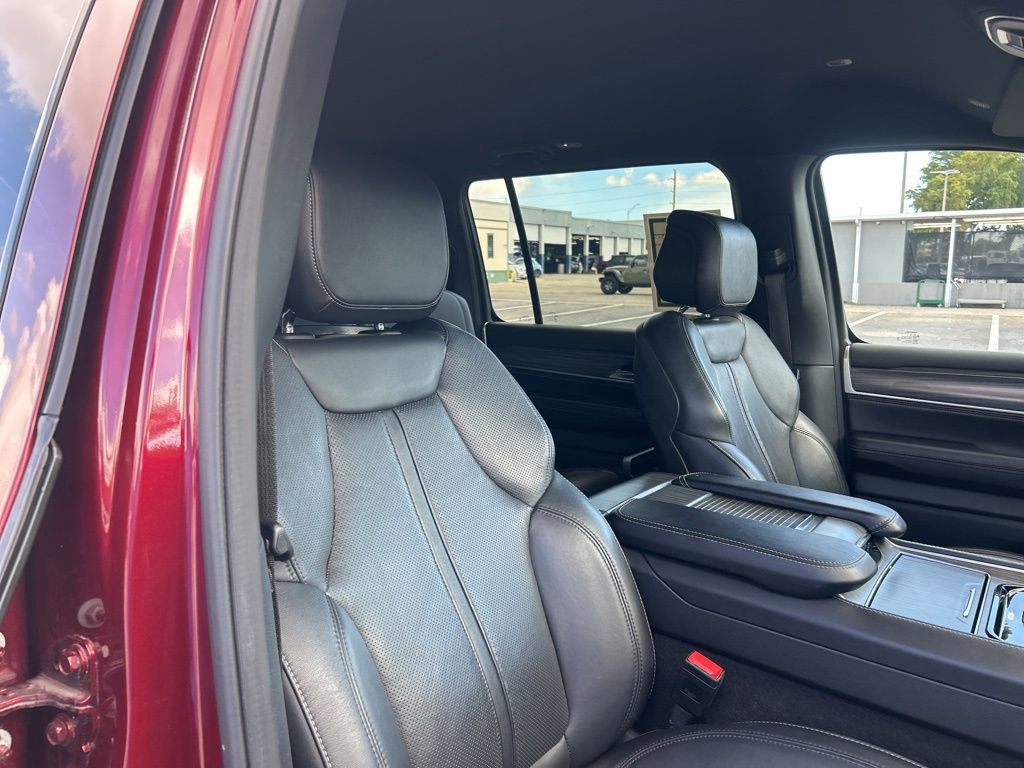 Used 2023 Jeep Wagoneer Series III w/ Preferred Equipment Group image 17