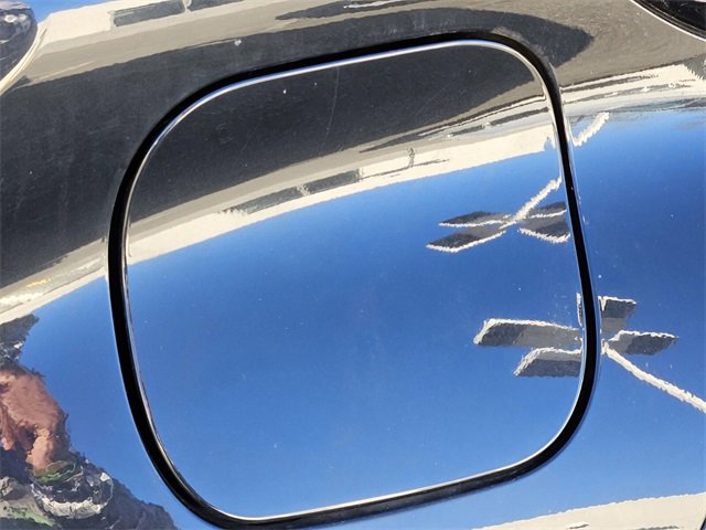 Used 2022 Toyota C-HR XLE image 7