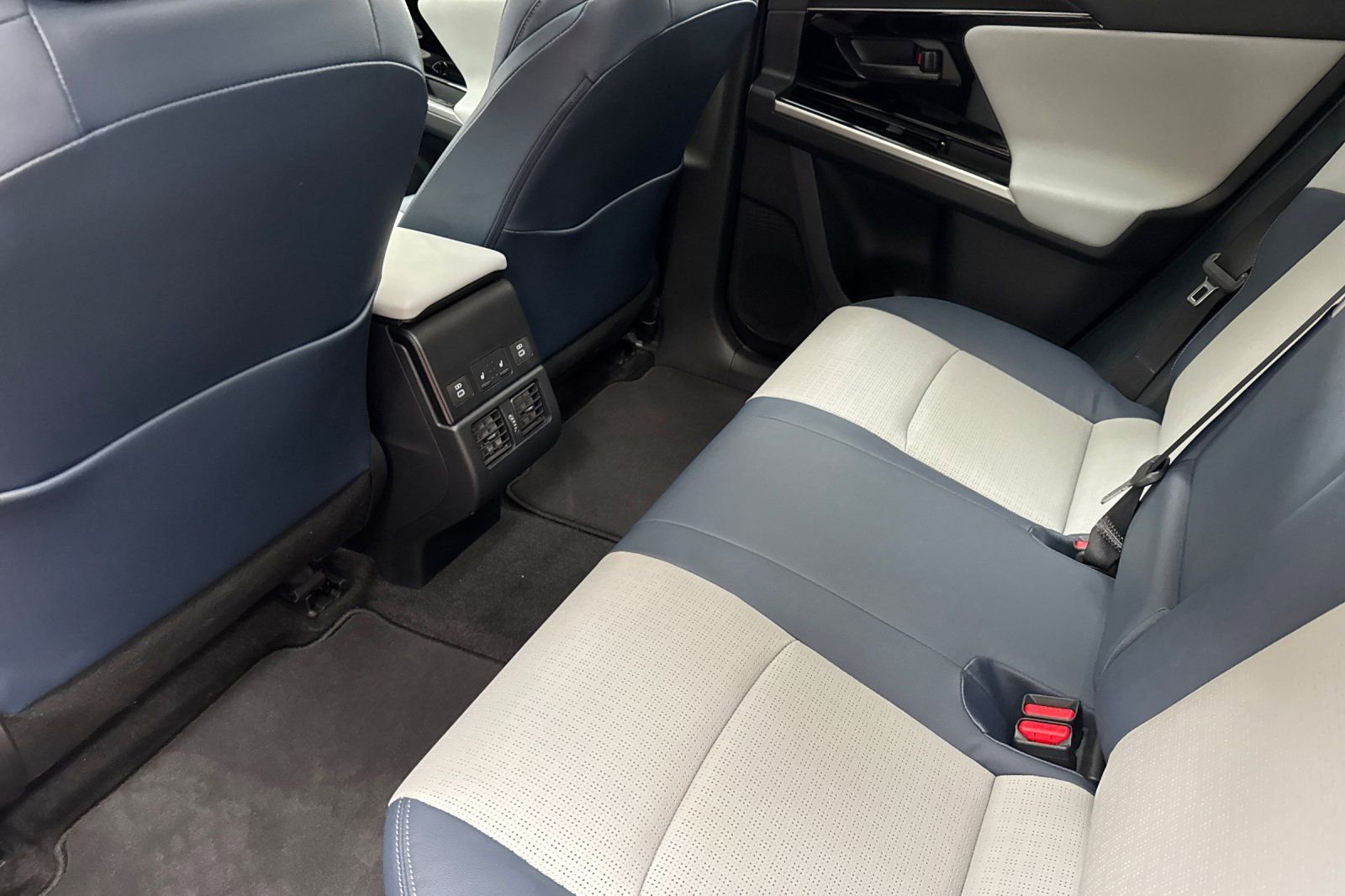 Used 2024 Subaru Solterra Touring image 16