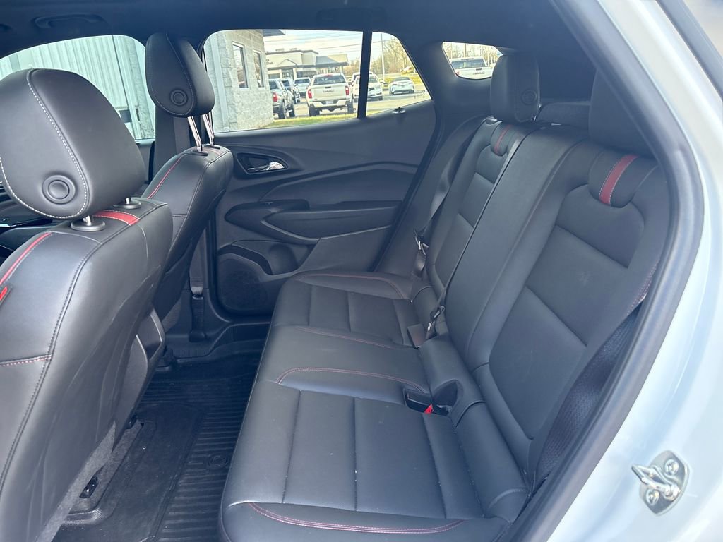 Certified 2025 Chevrolet Trax RS w/ Sunroof Package image 14