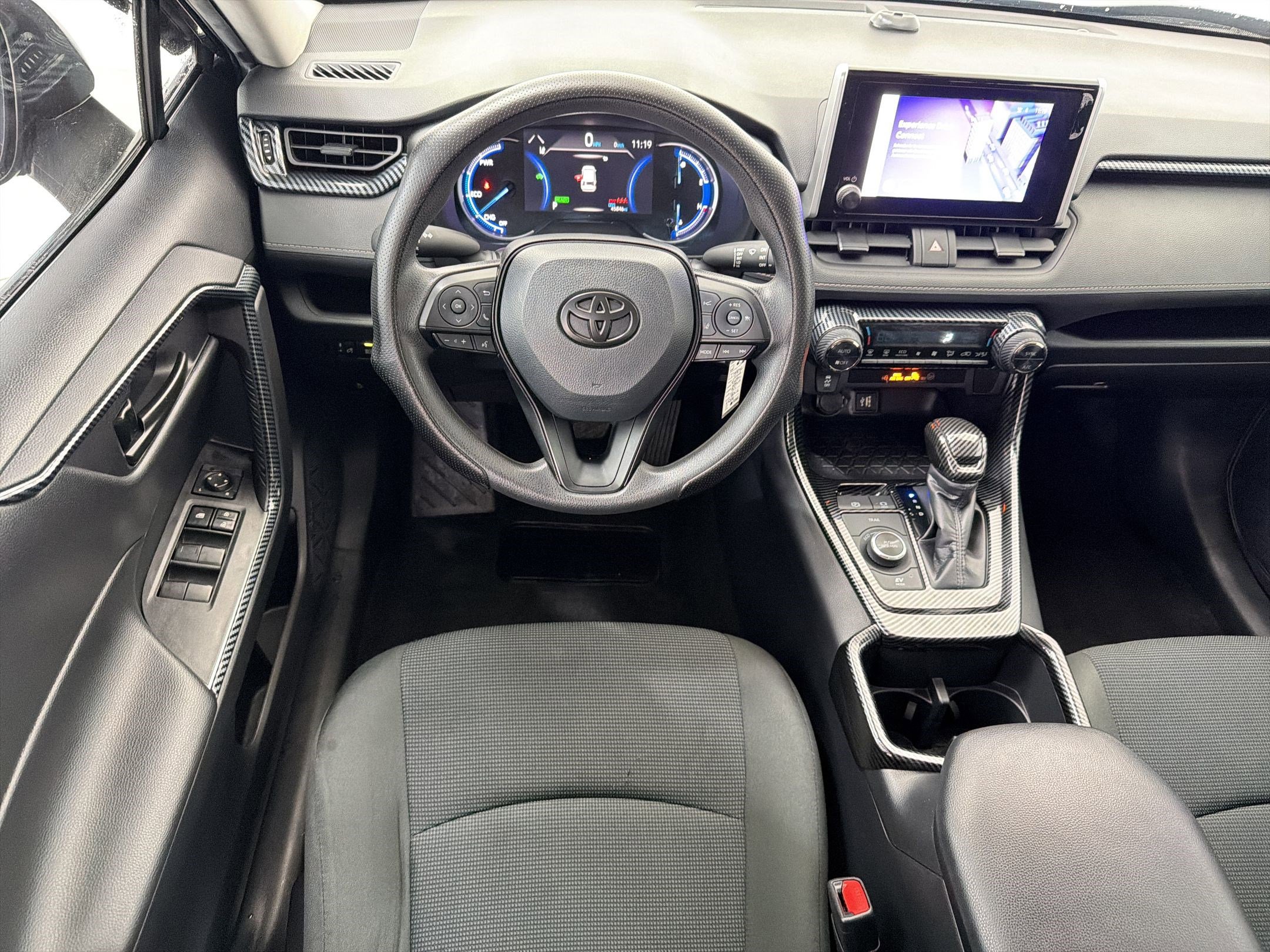 Used 2024 Toyota RAV4 LE AWD/4WD image 4